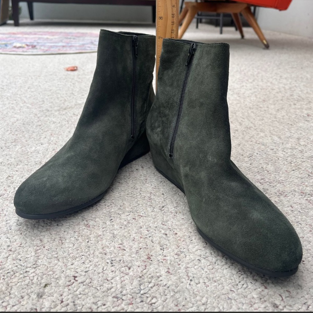 Högl Green Suede 7' Tall Butterflight Ankle Wedge Bootie with Zipper NWOT Size 7
